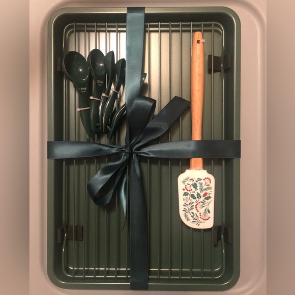 Chicago Metallic Holiday Bakeware Gift Set ~ New! - Picture 4 of 4